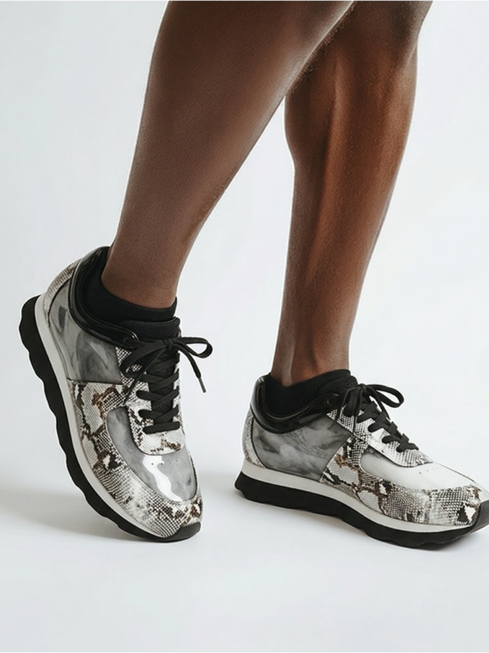 Nib Jessica Rich Women’s “Transparent ” Lace Up Sneaker Gold Snake - Size 7.5